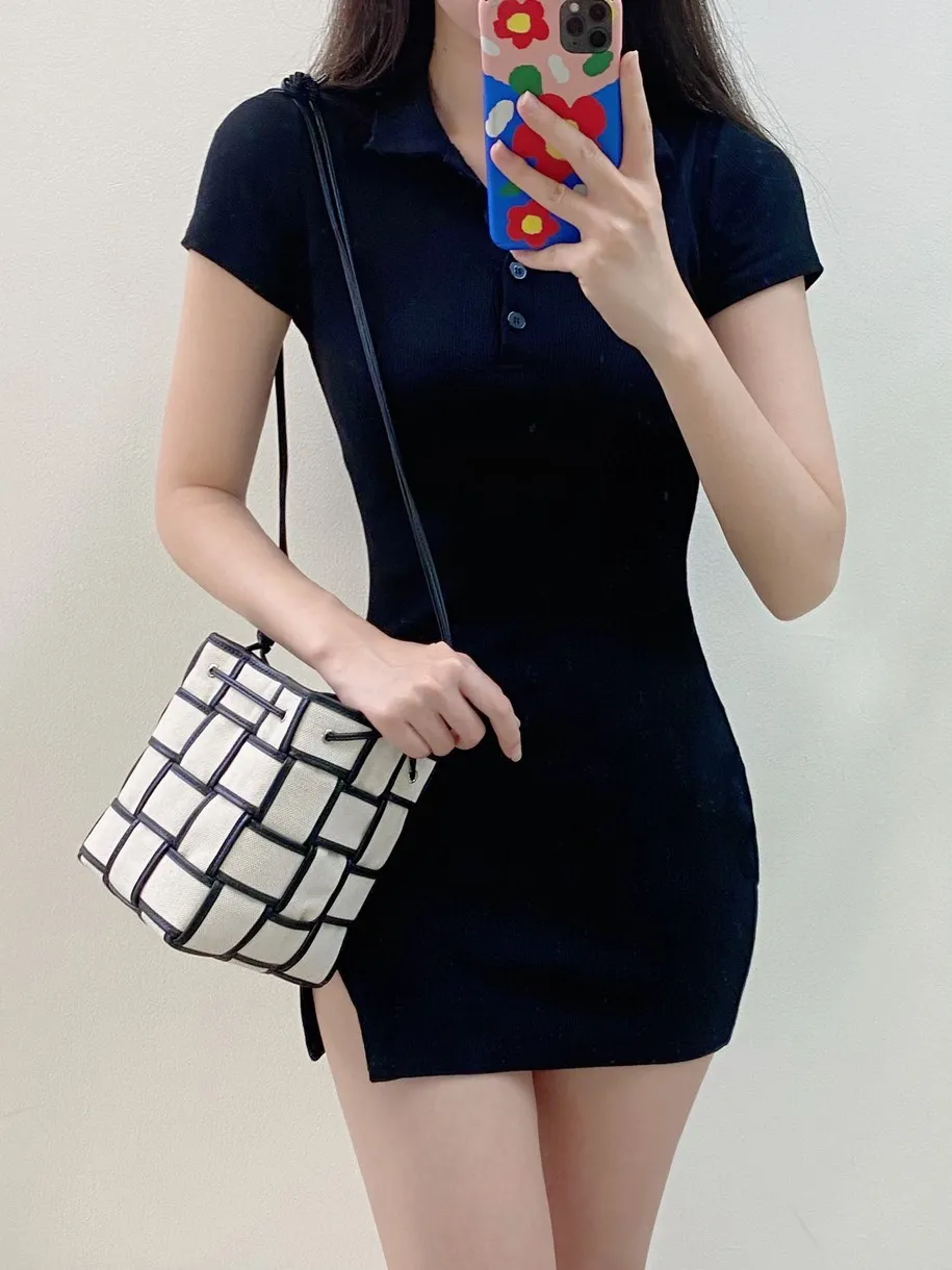 Young lady's upper body picture